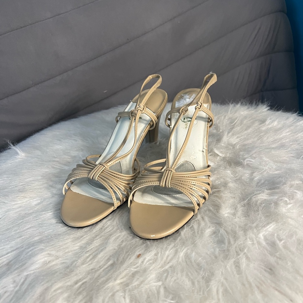 Vintage nude strappy sandals